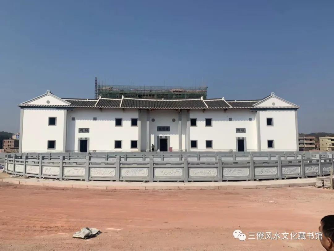 中国传统四合院的建筑格局源于易学的“天圆